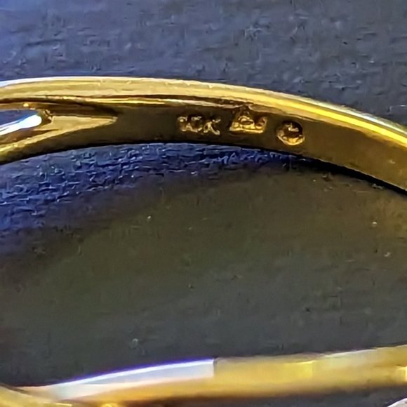 10k Blue Topaz Ring Delicate and Sweet - Picture 6 of 6